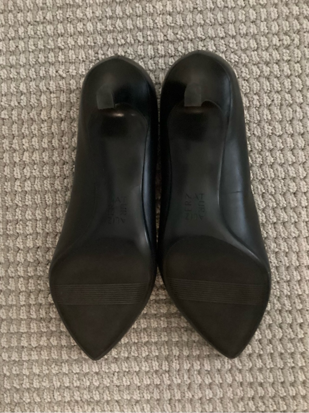 Naturalizer Black Pointed-Toe Leather Pumps - Picture 4 of 6